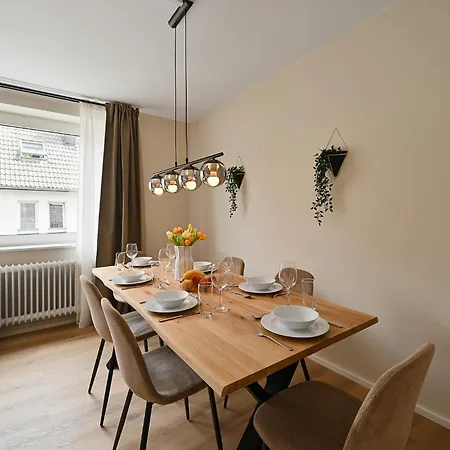 アパート City-apartment Fuer Gruppen Modern & Geraeumig ヴッパータール